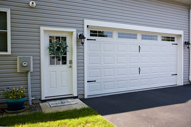 24/7 Emergency Garage Door Panel Replacement experts in Sparks, TX